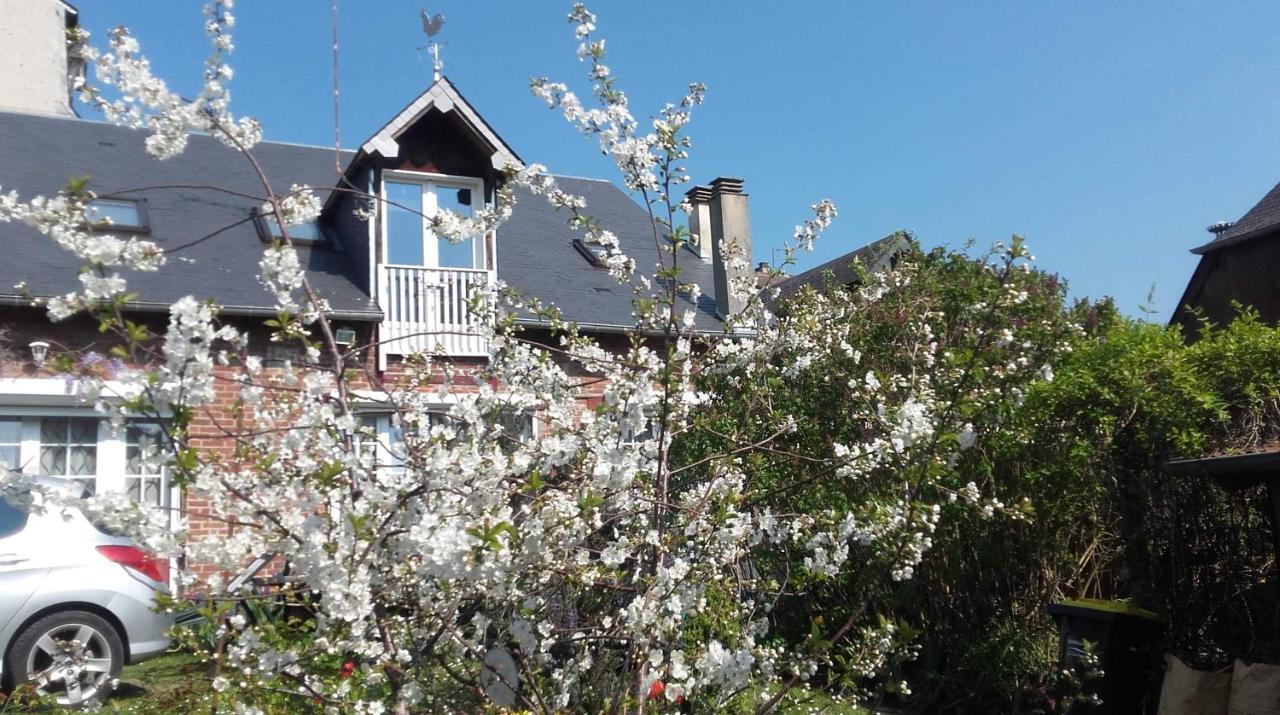 Paisibles Sur La Cote Fleurie. Trouville-sur-Mer